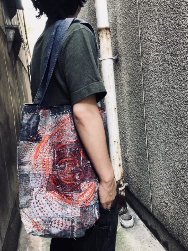 デニムパッチワーク赤渦トートバック