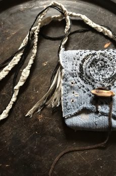 デニム刺し子刺繍首掛けIQOSシガレットケース