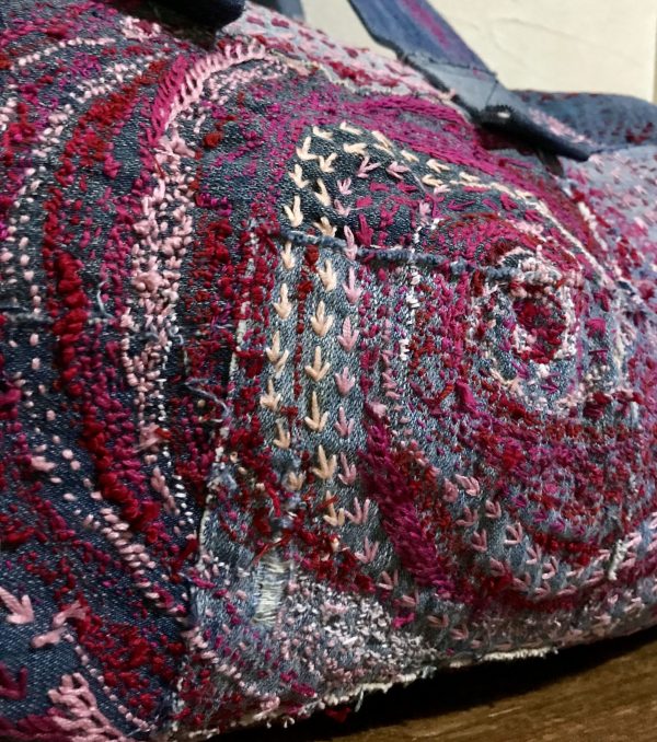 デニムパッチワーク渦刺し子刺繍ドラム型バック(ピンク赤系) - Image 4