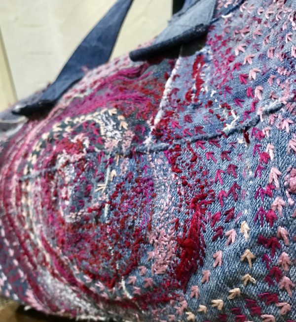 デニムパッチワーク渦刺し子刺繍ドラム型バック(ピンク赤系) - Image 6