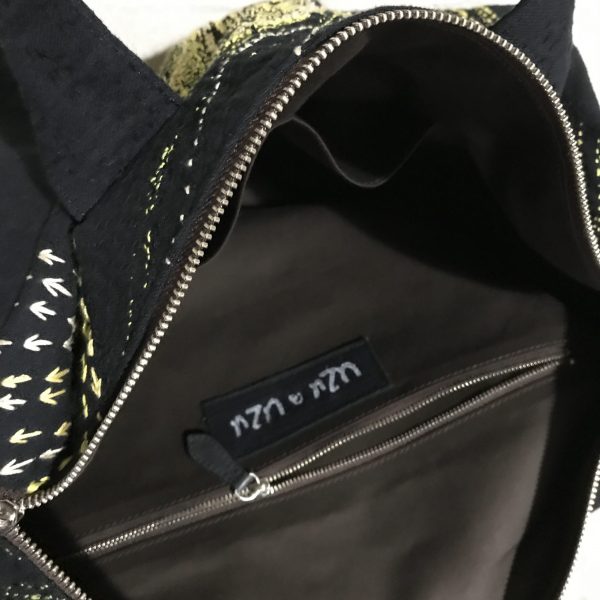 ブラックデニム渦刺し子刺繍ドラム型鞄(黄色系) - Image 4