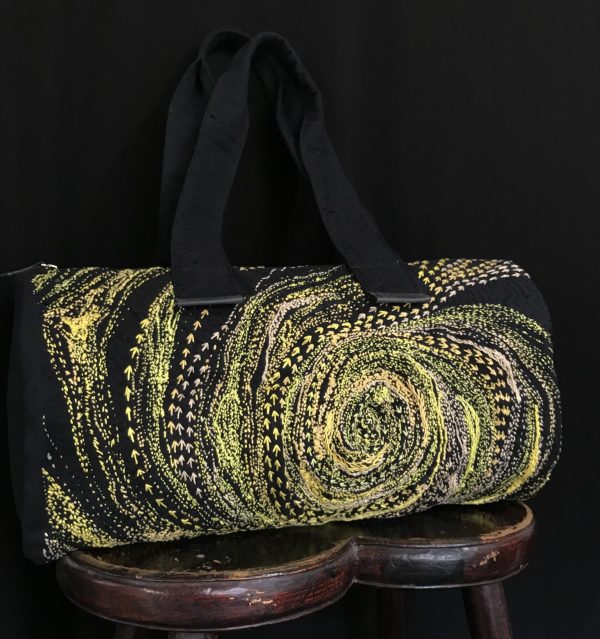 ブラックデニム渦刺し子刺繍ドラム型鞄(黄色系) - Image 2