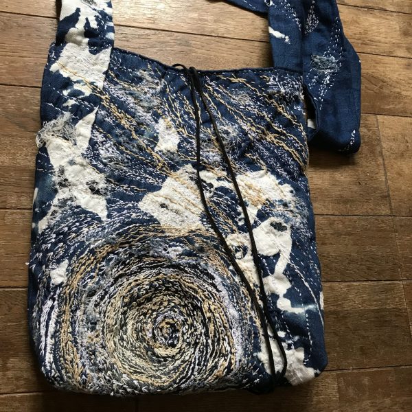 ブリーチデニム渦刺し子刺繍ショルダー鞄