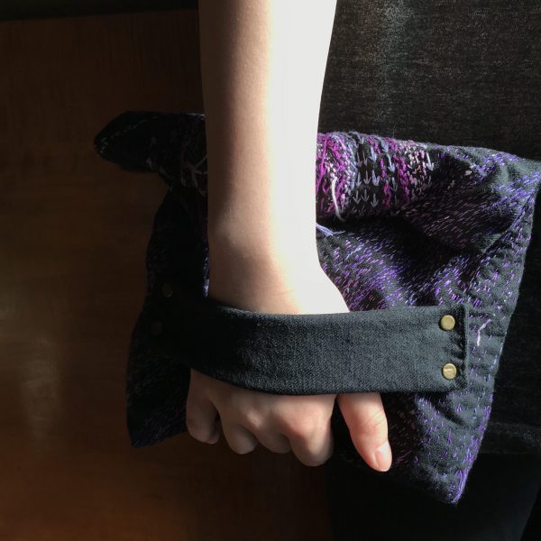 ブラックデニム紫渦刺し子刺繍クラッチバッグ - Image 2