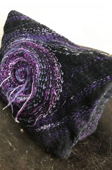ブラックデニム紫渦刺し子刺繍クラッチバッグ