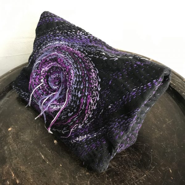 ブラックデニム紫渦刺し子刺繍クラッチバッグ