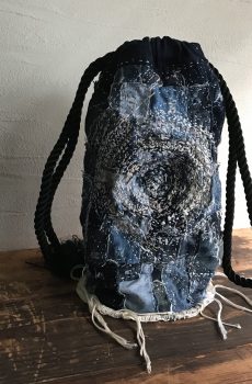 白渦刺し子デニムパッチワーク巾着鞄