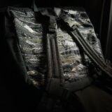 白系渦刺し子刺繍黒デニム鞄(リュック) - Image 4