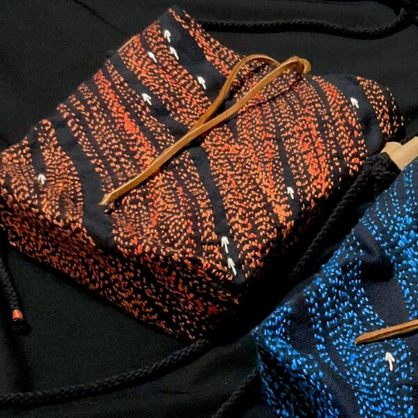 ブラックデニムオレンジ渦刺し子刺繍ミニバッグ - Image 3