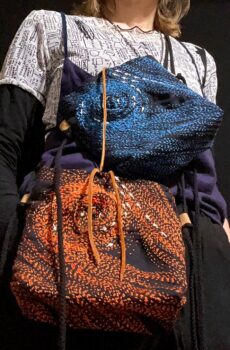 ブラックデニム青渦刺し子刺繍ミニバッグ