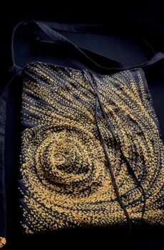 黄色渦巻き刺し子刺繍ショルダー鞄